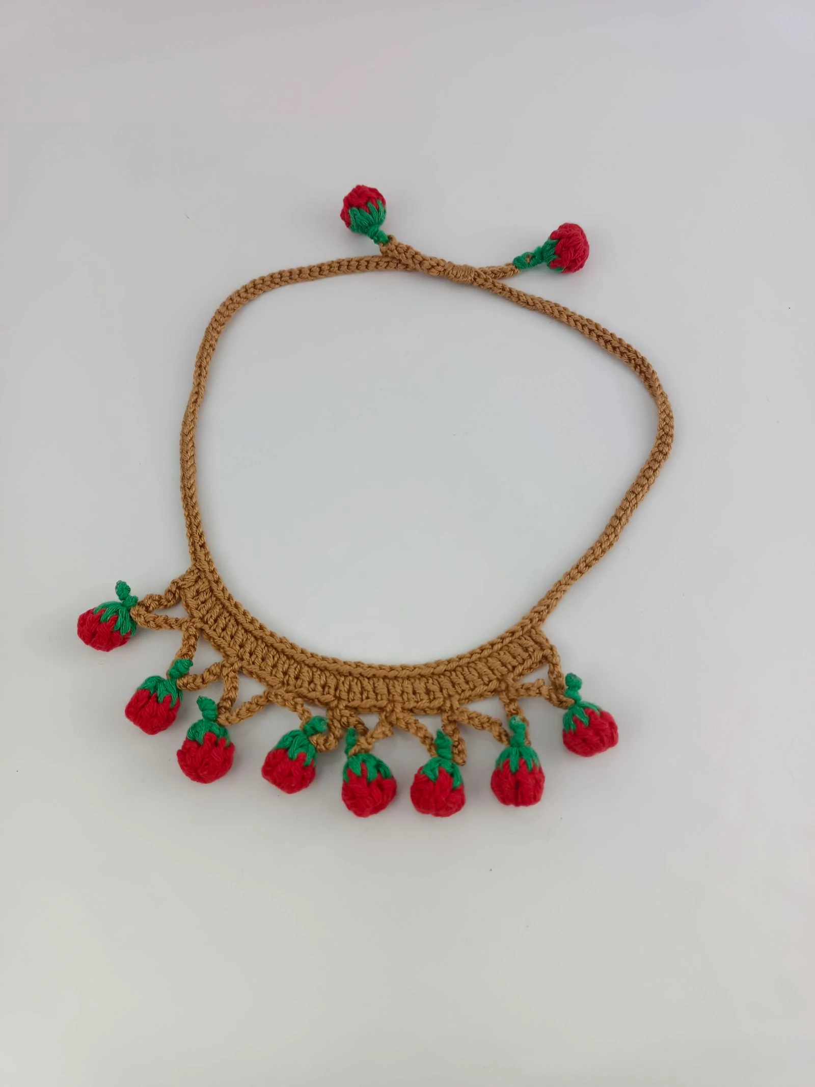 Colar de crochê com maçãs vermelhas – photo 2
